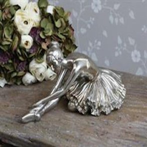 Chic Antique Ballerina siddende