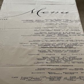 Chic Antique Hvid dug med print, 280 x 140 cm.