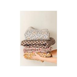 Ib Laursen Quilt naturfarvet m/rosa og brunt blomstermnster